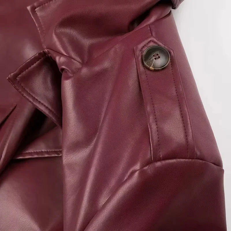 Paris - Langer Trenchcoat aus Kunstleder mit Gürtel