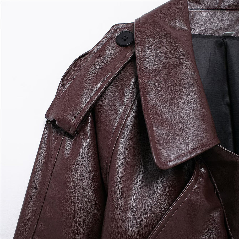 Kurze Motorradjacke mit Knopfdekoration und Revers