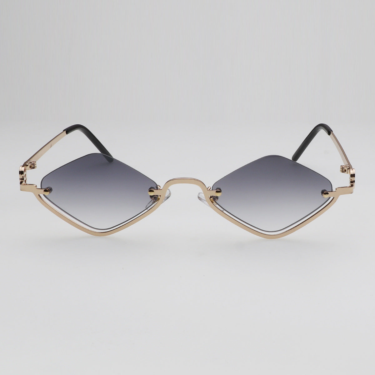 Futuristische Diamant-Sonnenbrille mit goldfarbenem Rahmen