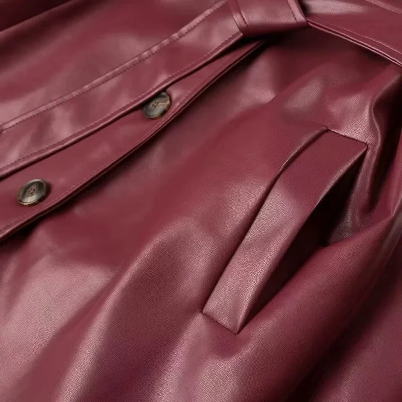 Paris - Langer Trenchcoat aus Kunstleder mit Gürtel