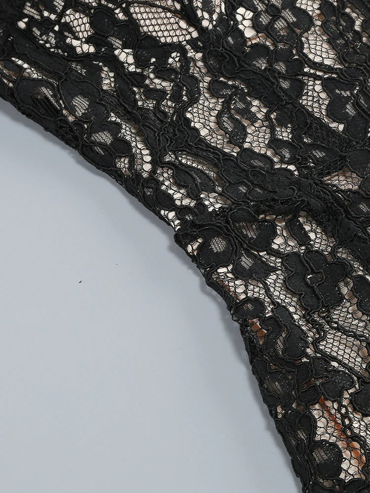 Sophia-Schwarzes Spitzenkleid im Detail